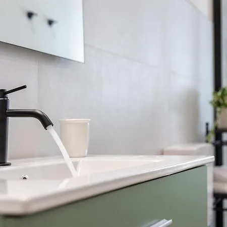 New Luxury Flat 10min P Nuova Apartment