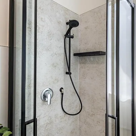 New Luxury Flat 10min P Nuova Apartment